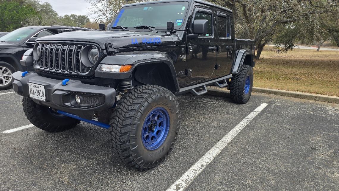 2025 Jeep Gladiator on Fox parts