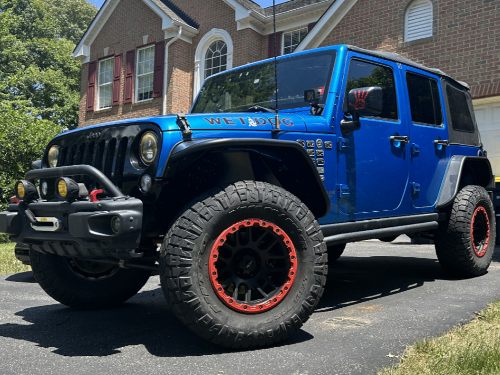 2016 Jeep Wrangler JKU on Fox parts