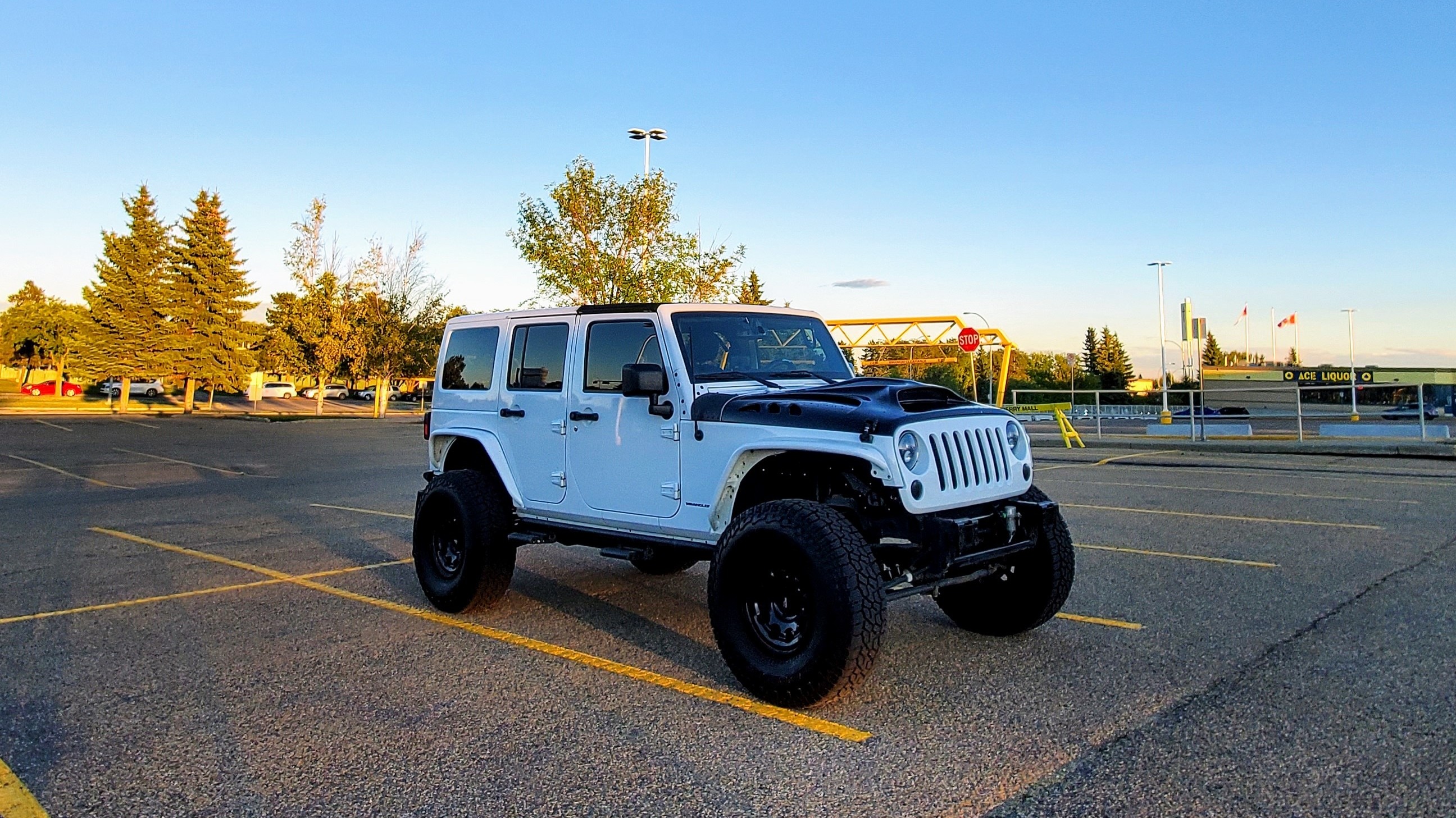 2015 Jeep Wrangler JKU on Rampage Products parts