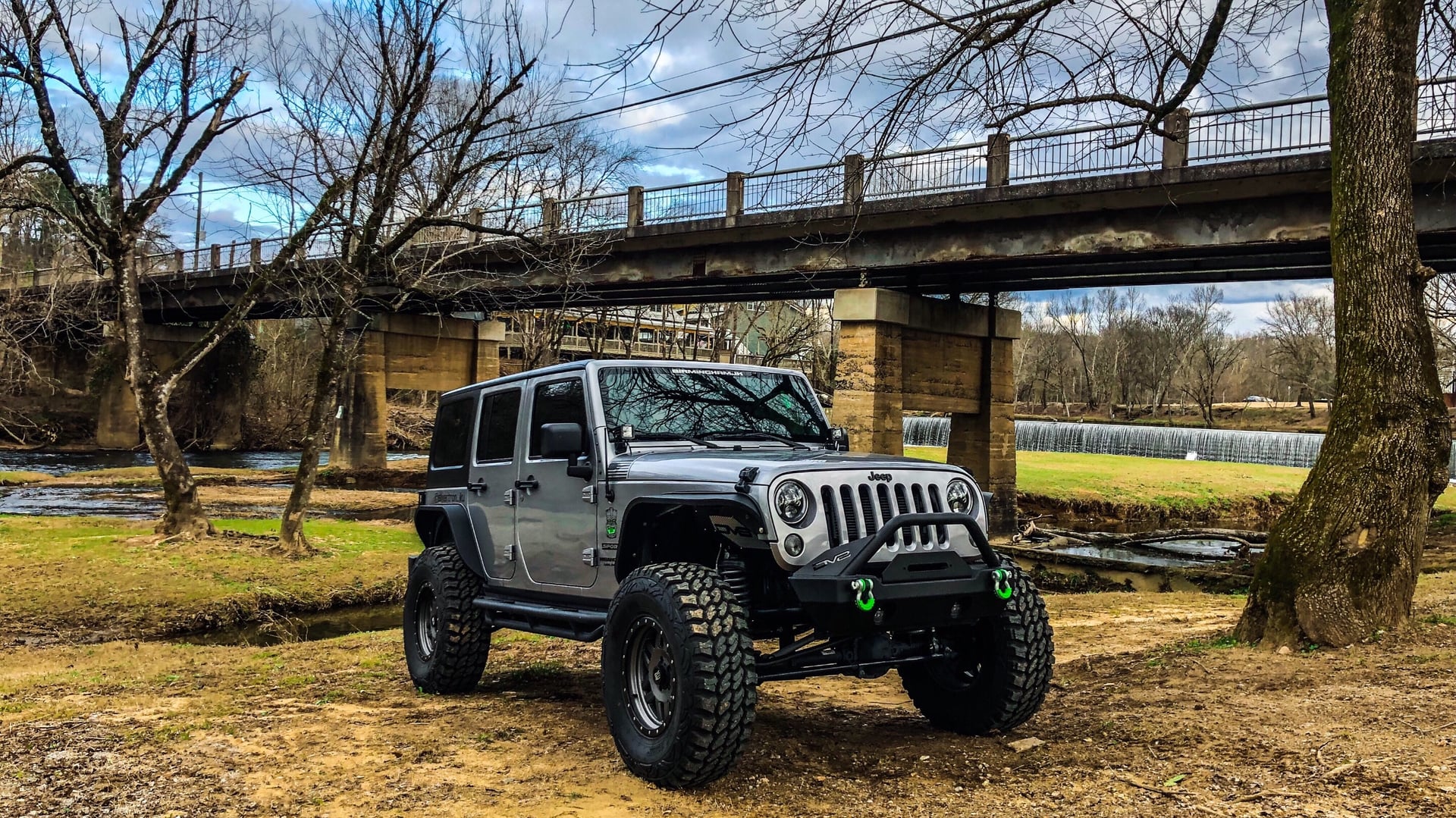 2014 Jeep Wrangler JKU on Pro Comp Xtreme MT2