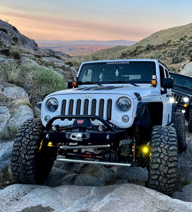 2016 Jeep Wrangler JKU on Gatekeeper Offroad parts