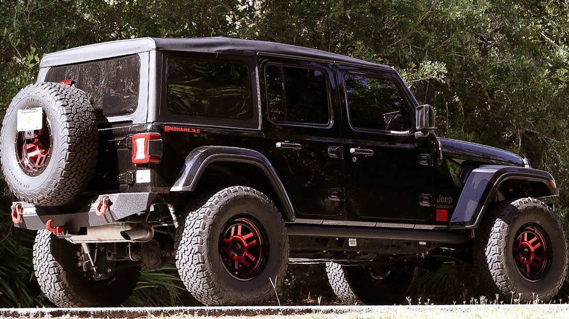 2021 Jeep Wrangler JLU on Alien Sunshade parts