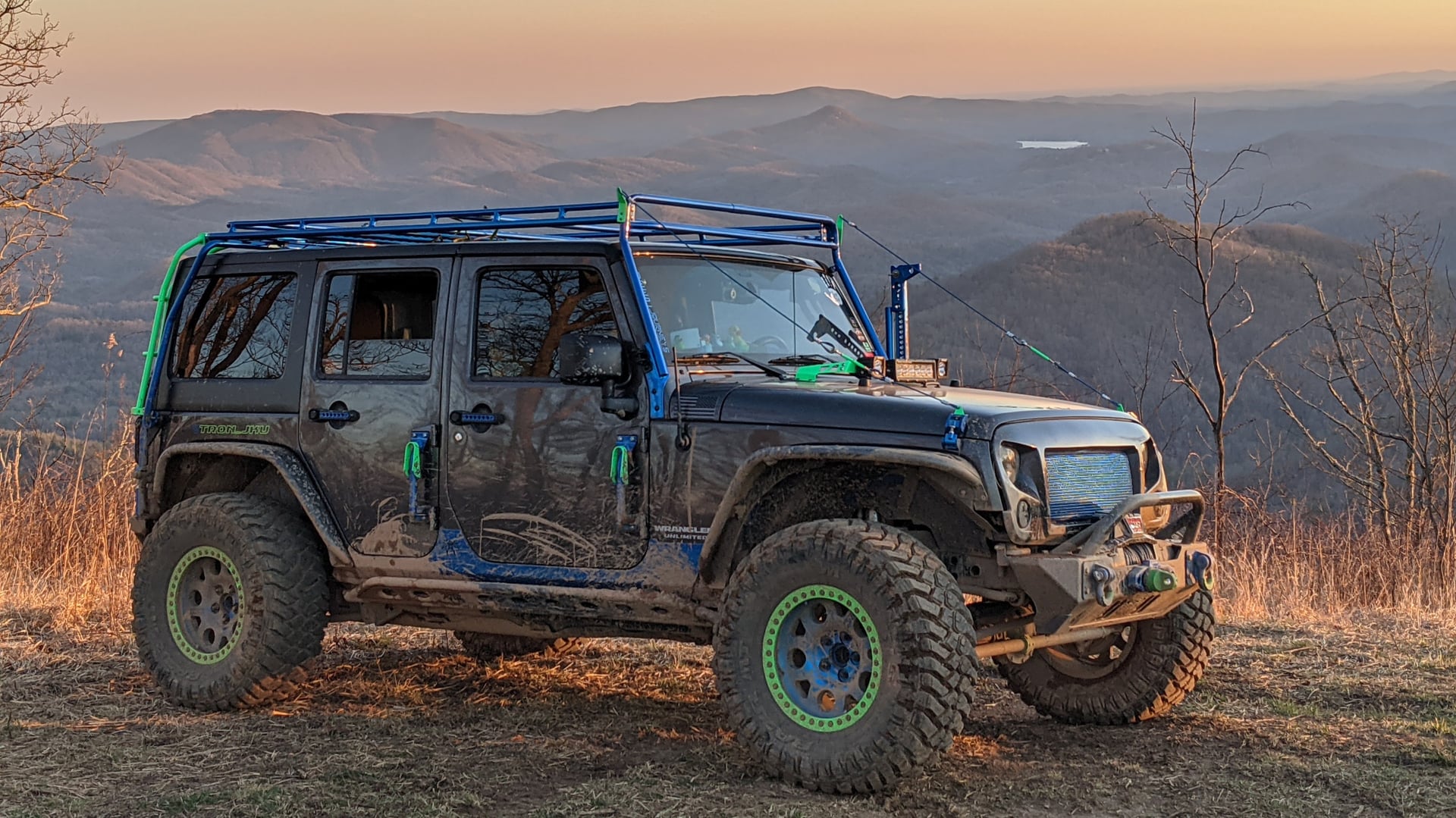 2017 Jeep Wrangler JK on Warn Zeon 10-S Platinum