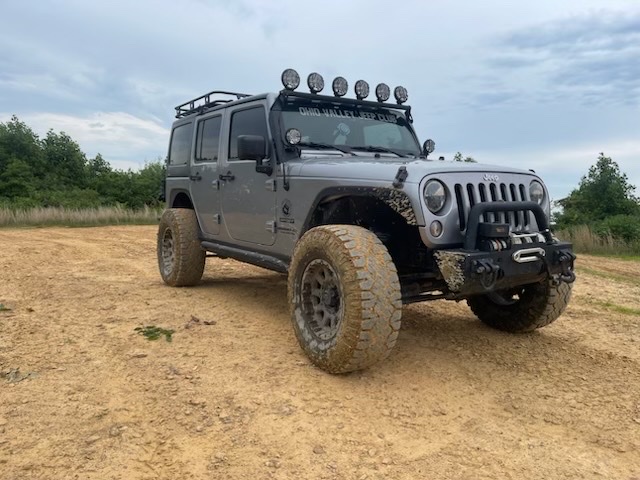 2014 Jeep Wrangler JKU on Rough Country exterior parts
