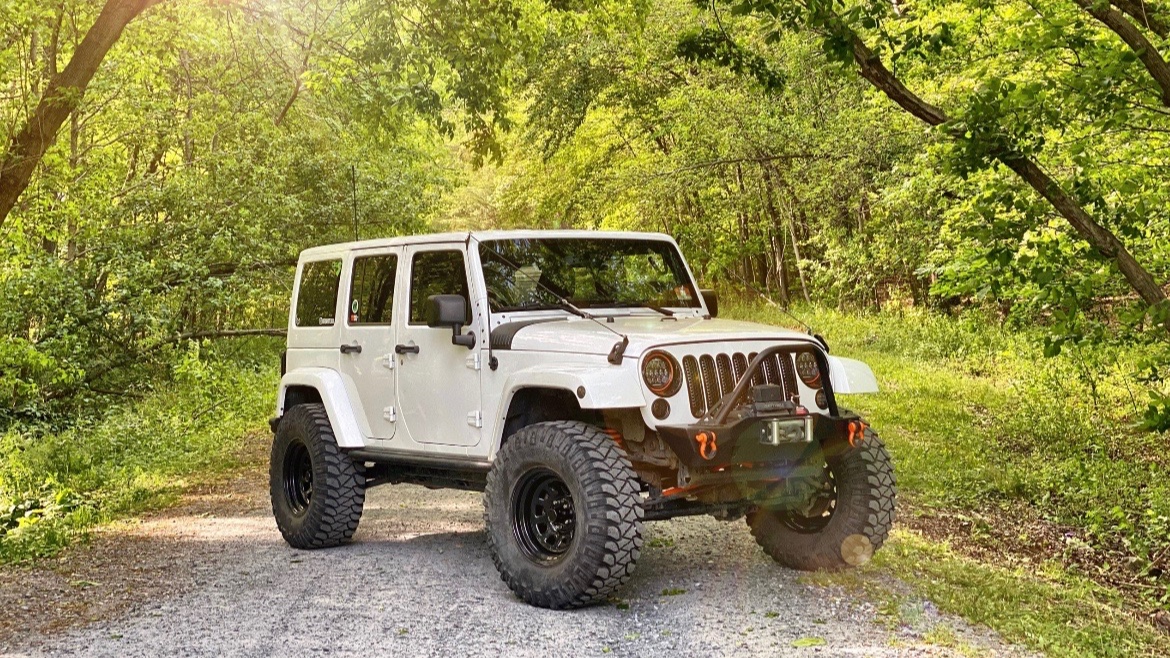 2014 Jeep Wrangler JKU on Drake Offroad parts