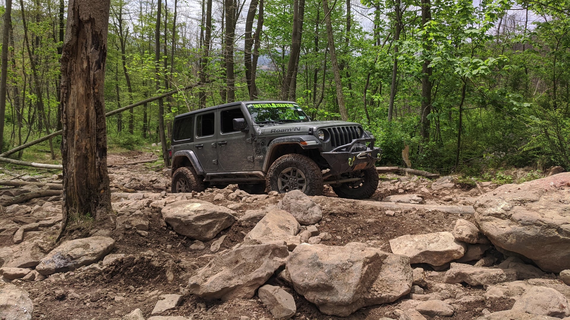 2018 Jeep Wrangler JLU on Alien Sunshade parts