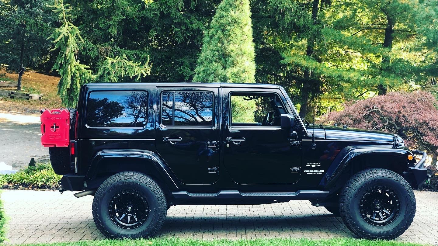 2021 Jeep Wrangler JLU on Warn VR EVO10-S