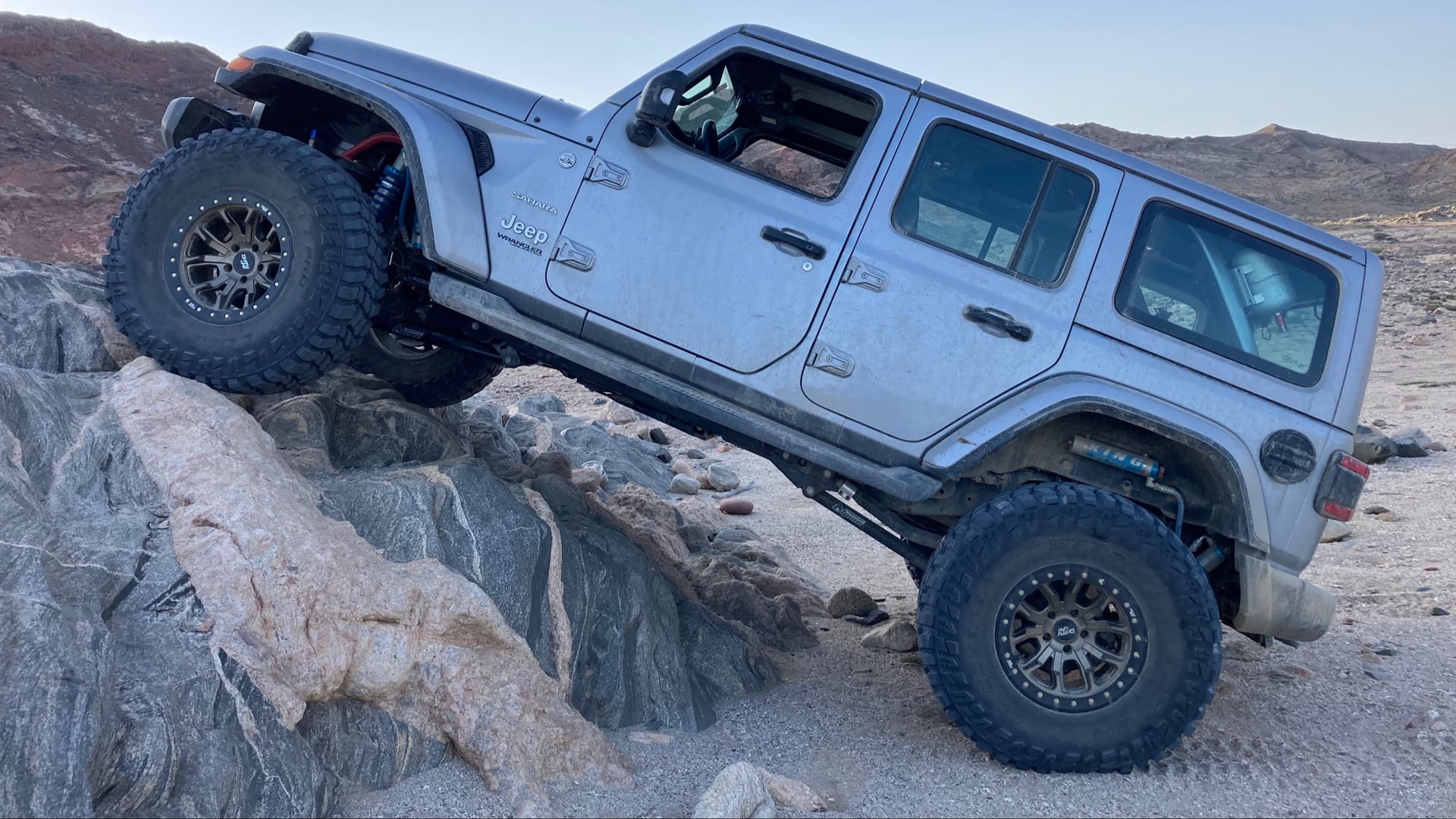 2018 Jeep Wrangler JLU on RockJock Front Antirock Sway Bar Kit
