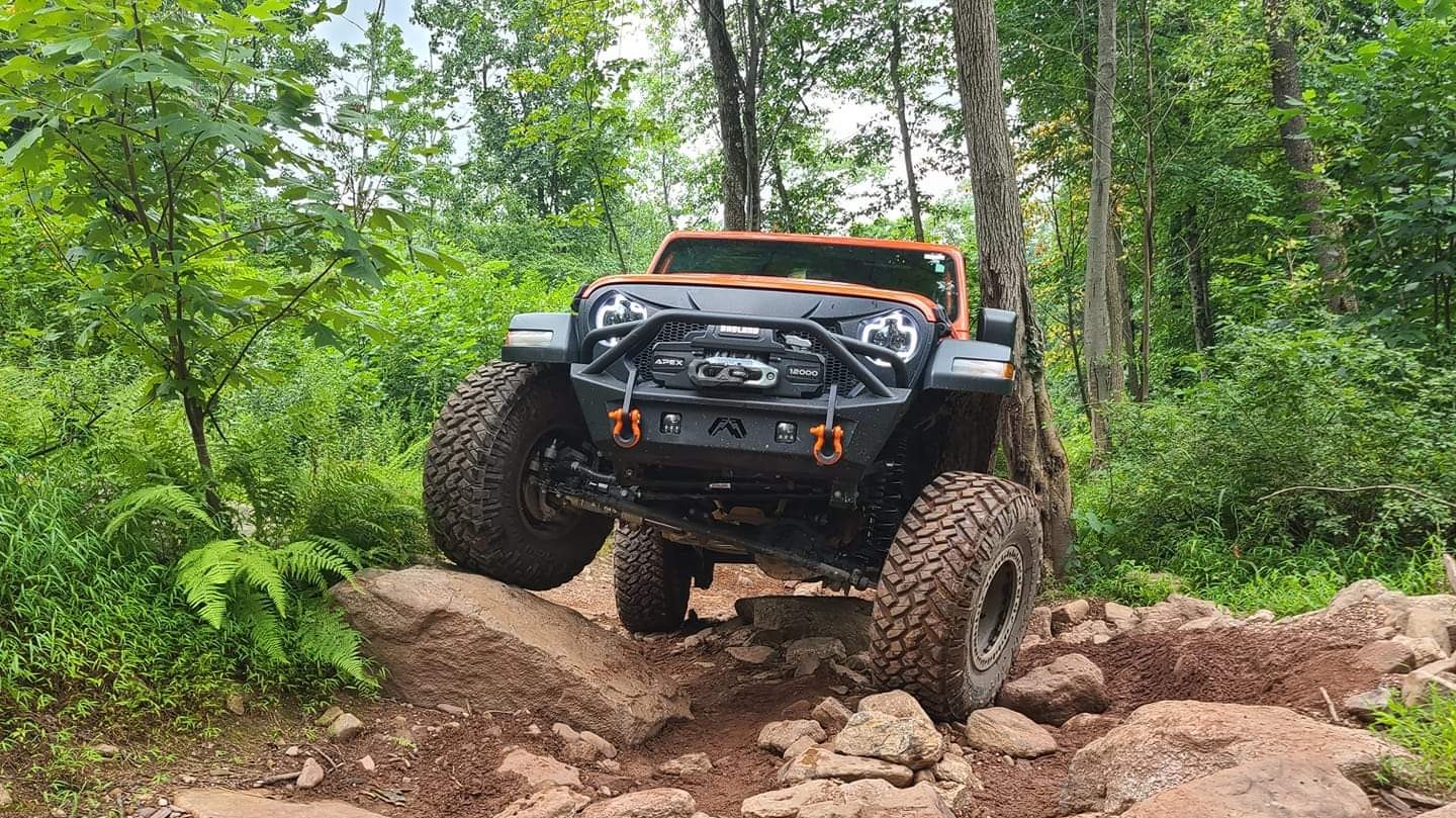 2018 Jeep Wrangler JL on Yukon Gear & Axle Zip Air Locker for 87-22 Jeep Wrangler JL, JK, TJ & YJ with Dana 30 Front Axle