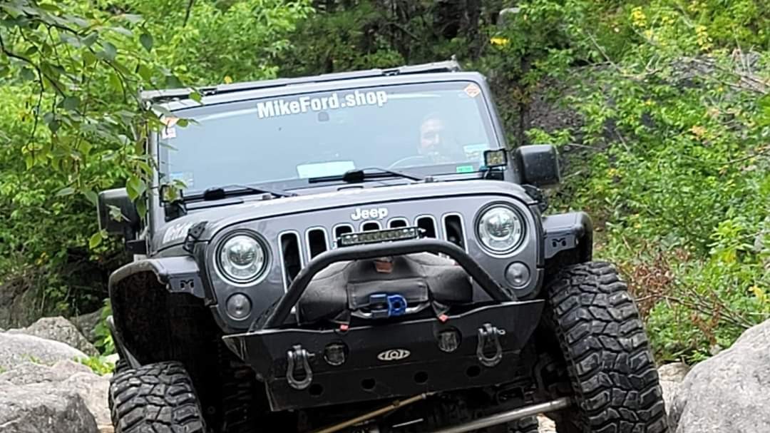 2017 Jeep Wrangler JKU on Factor 55 FlatLink
