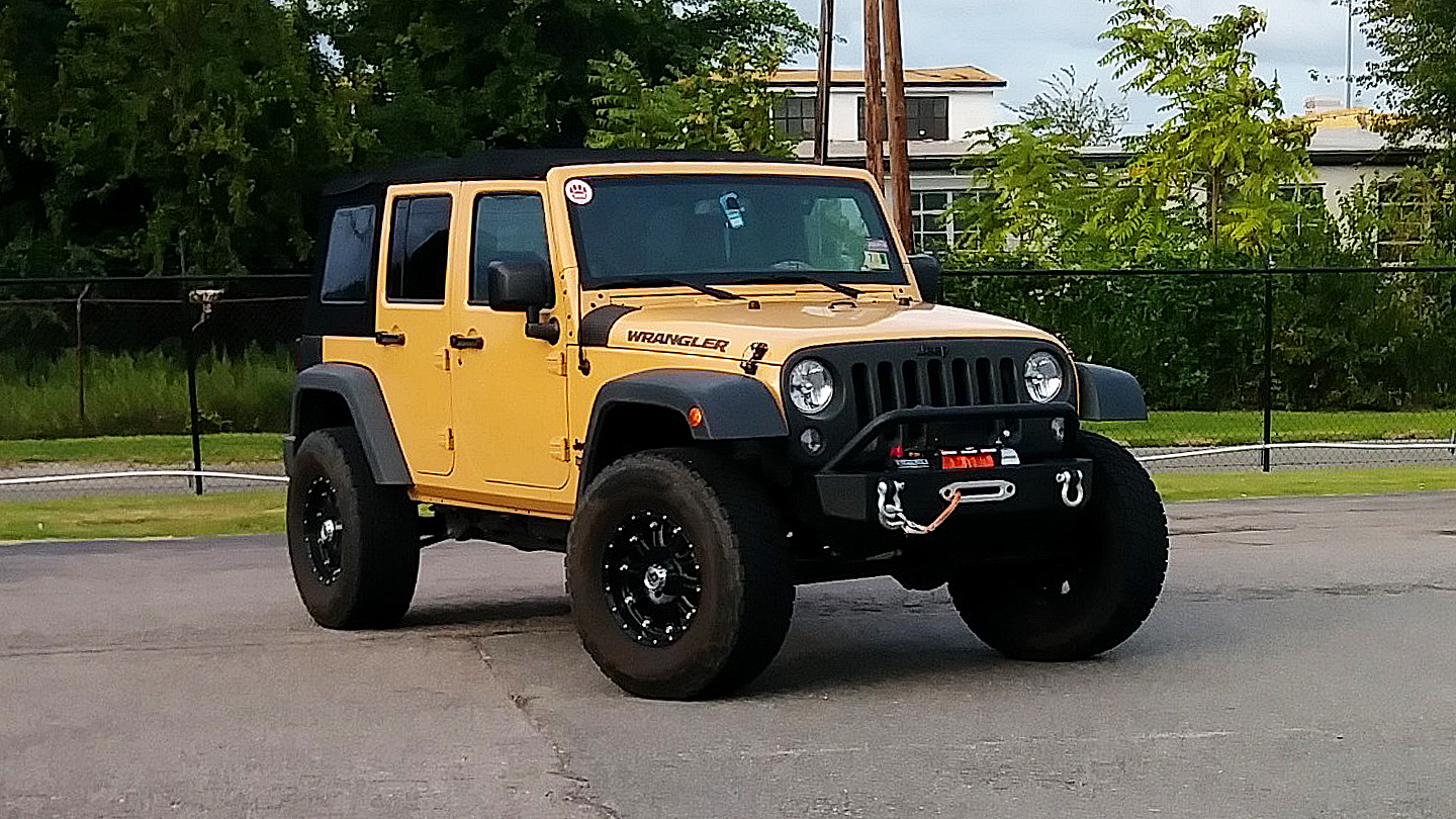 2014 Jeep Wrangler JKU on Pro Comp Xtreme MT2