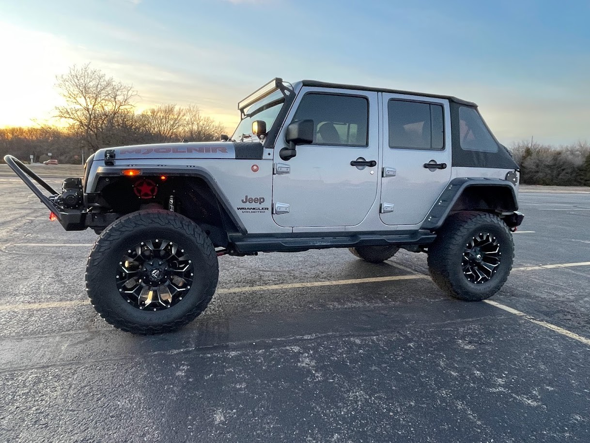 2015 Jeep Wrangler JKU on Vector Offroad parts