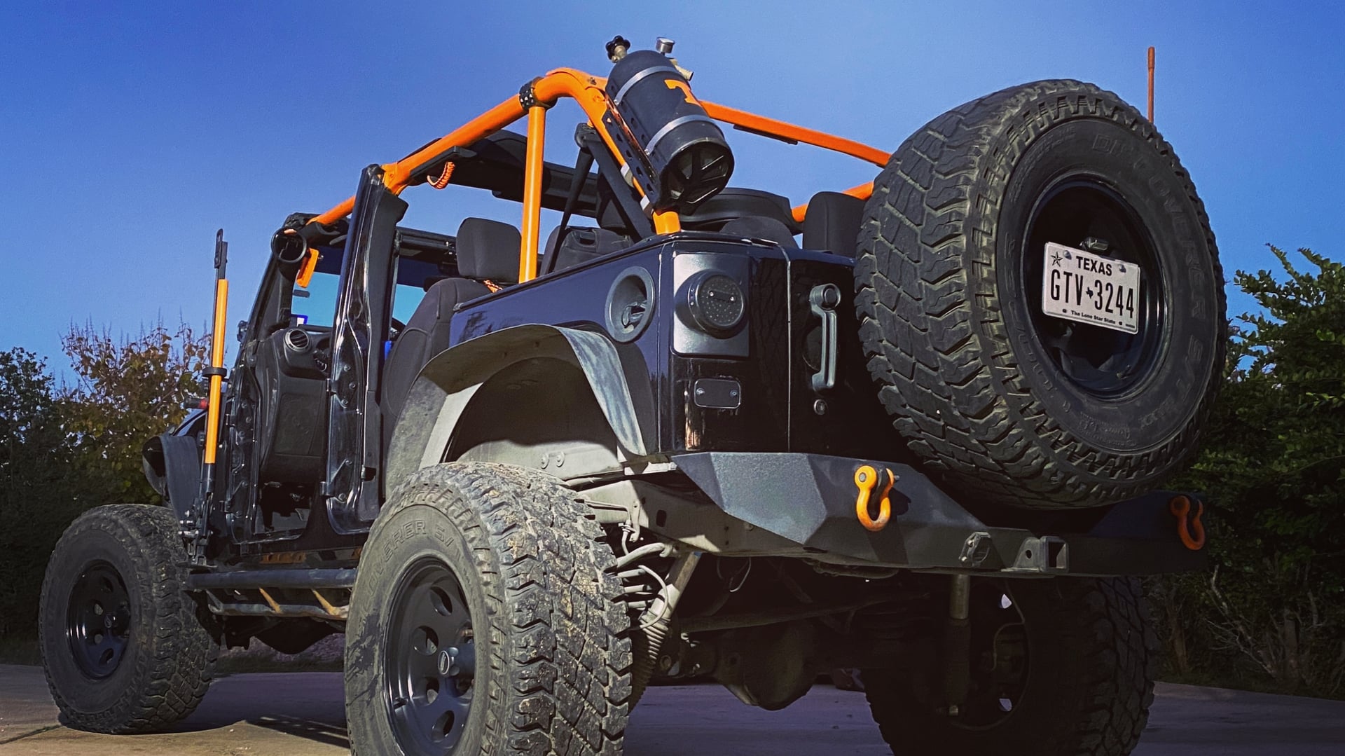2016 Jeep Wrangler JKU on Carbon Offroad parts