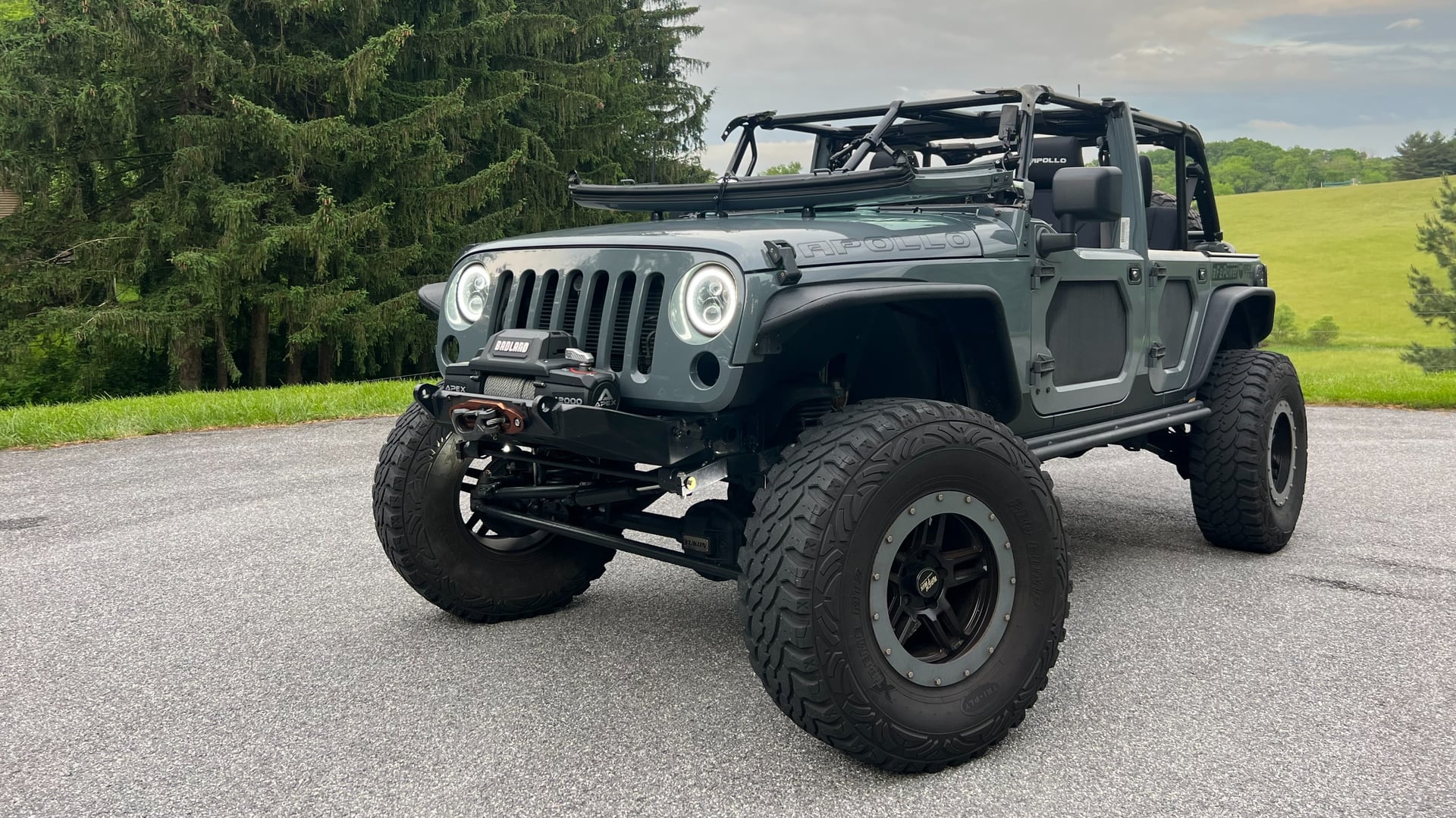 2015 Jeep Wrangler JKU on Gatekeeper Offroad parts