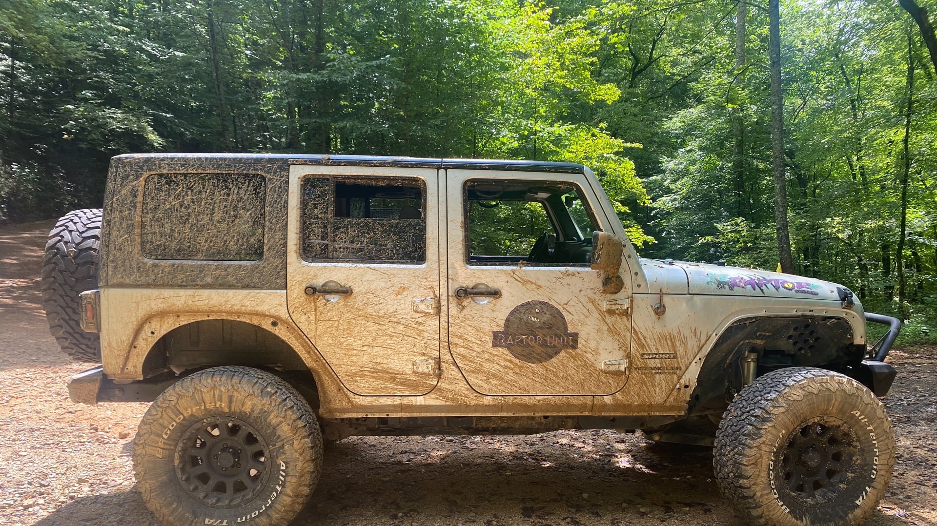 2010 Jeep Wrangler JKU on Vector Offroad parts