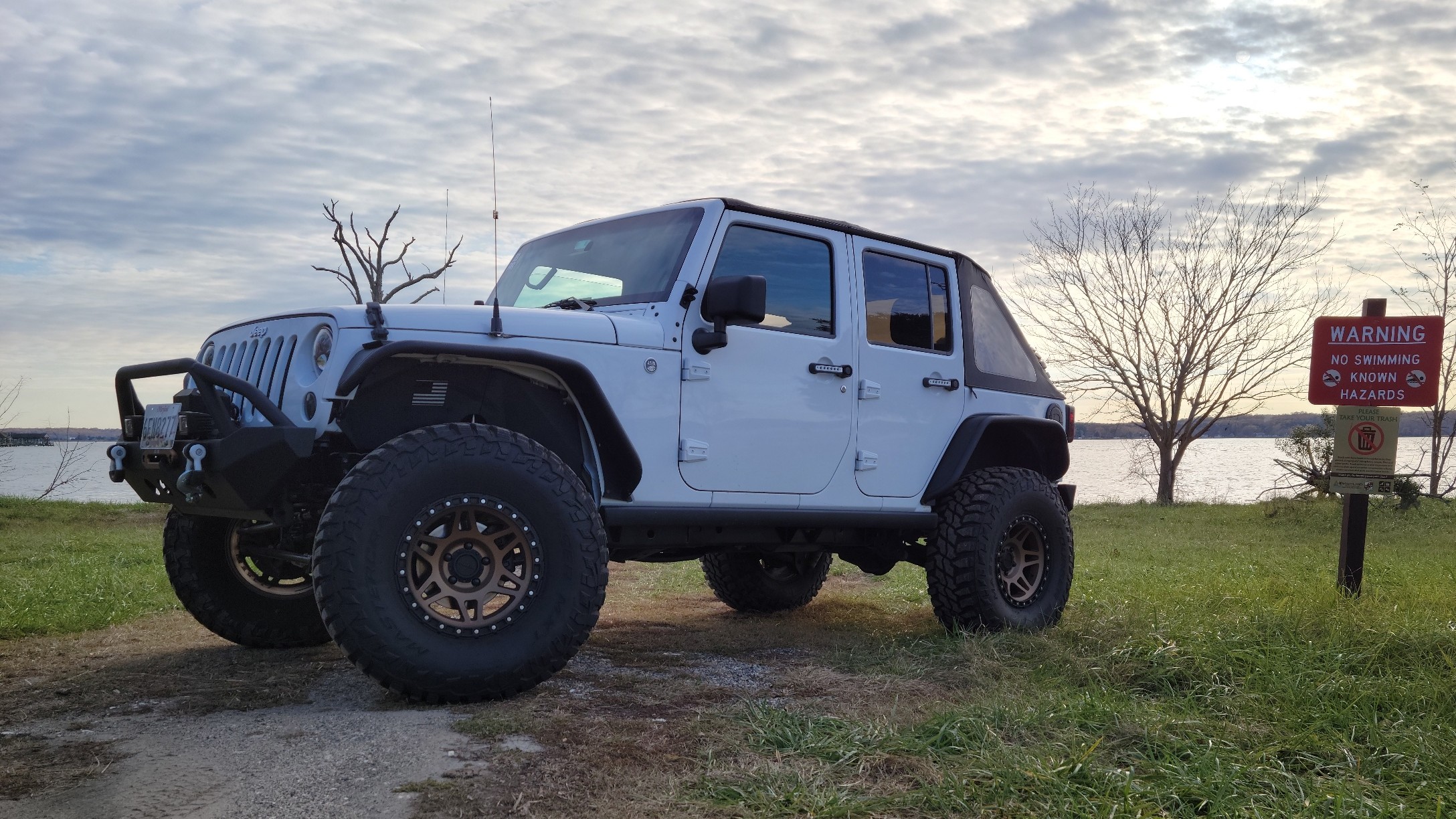 2013 Jeep Wrangler JKU on Midland MXT275
