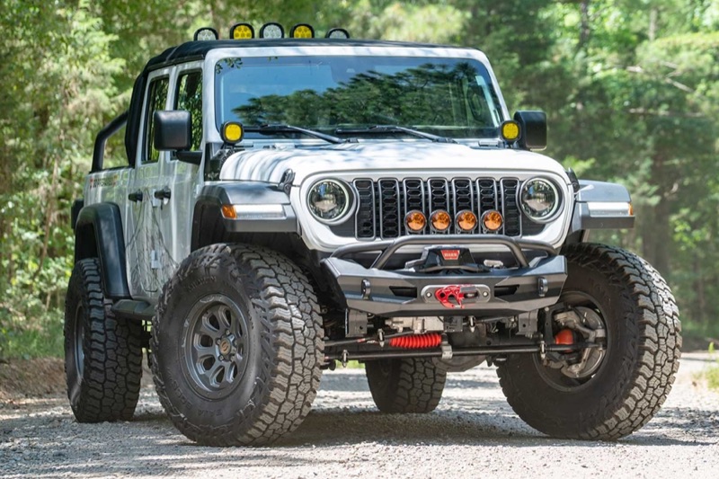 Fab Fours Ghost Stubby Front Winch Bumper